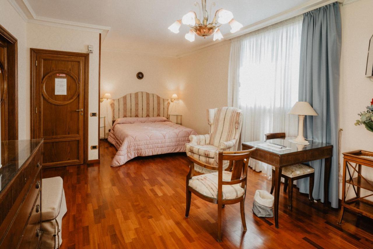 Villa Luigi XVI Taranto Bagian luar foto
