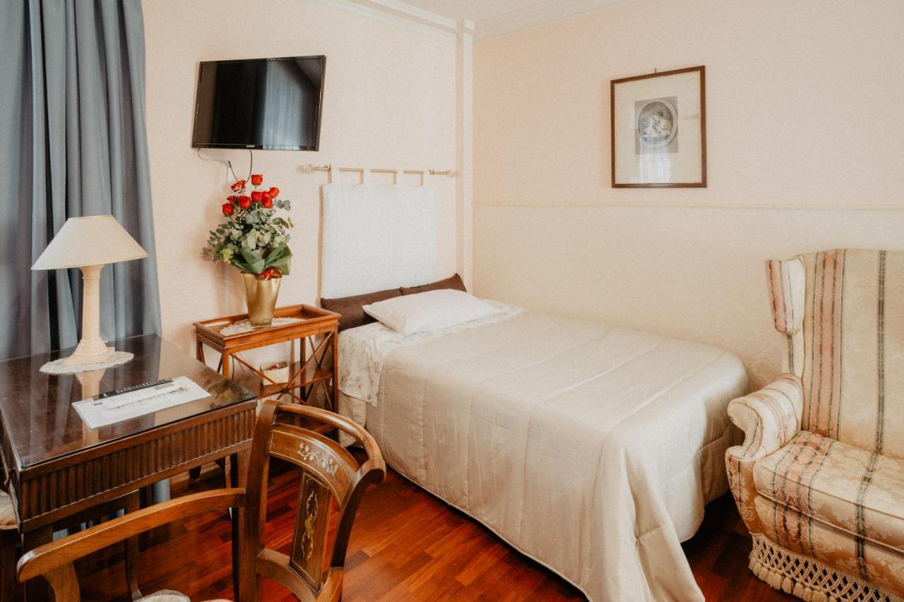 Villa Luigi XVI Taranto Bagian luar foto