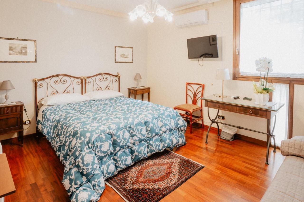 Villa Luigi XVI Taranto Bagian luar foto