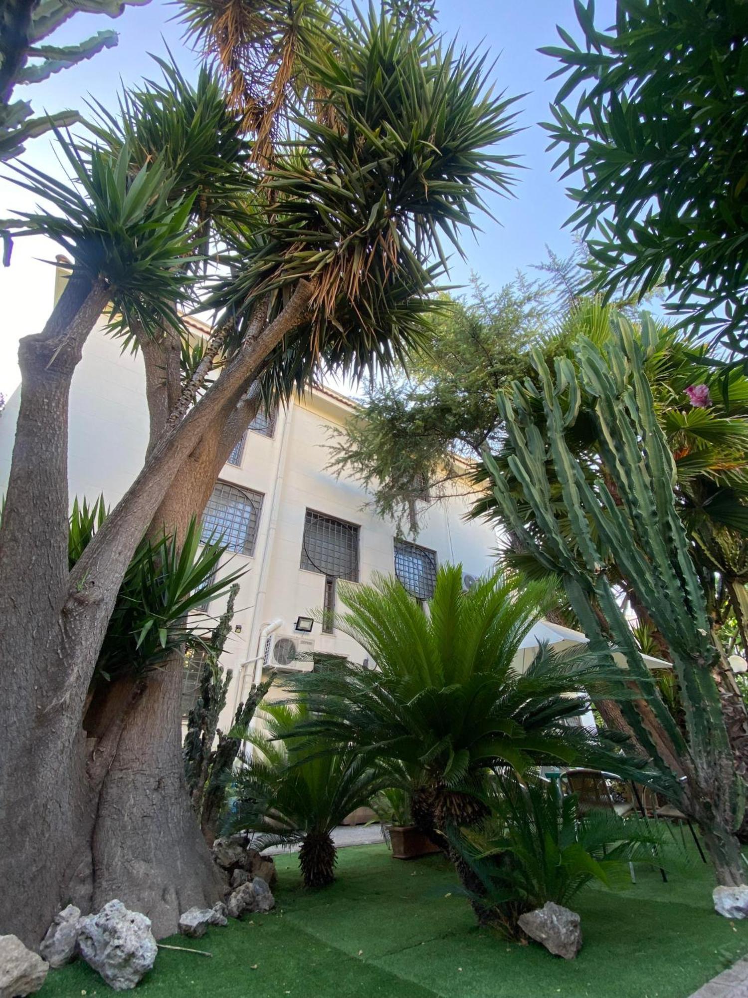 Villa Luigi XVI Taranto Bagian luar foto